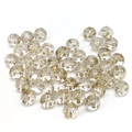 Makroaufnahme von transparenten Acrylperlen mit goldenen Sternen für DIY-Schmuckprojekte - 8mm (50 Stk./Packung) / Transparent