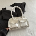 Borsa sottobraccio chic beige in ecopelle con doppie tasche frontali e doppi manici - Bianco Perlato