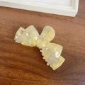 Large acetate bow hair claw in beige marble pattern with elegant high-end finish - 11cm / Light Yellow