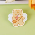 Spilla in acrilico a forma di orsetto giallo crema con ali e accessorio bubble tea - Orso con tè al latte