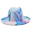 Dettaglio di un cappello fedora con stampa marmo blu ed eleganti accenti dorati - M (56-58cm) / Marmorizzazione Blu Rosa(01)