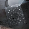 Adesivi per unghie 3D M-070 con cuori e fiori bianchi su sfondo grigio testurizzato - Stile Squisito in Rilievo Argento (M-070-Argento)