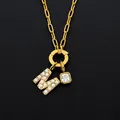 Collana in acciaio inossidabile placcata oro 14K con lettera M di perle e ciondolo - Lettera M