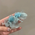 Dettaglio di orecchini a fiore in tessuto blu con petali traslucidi fatti a mano - 3# Perno in Argento Stile Fiore in Tessuto Blu