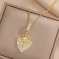 Collar de escudo dorado con cristales y detalle de estrella en un joyero de color beige - Escudo Octogonal (841) / Dorado (841)