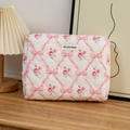 Gesteppte Kosmetiktasche mit rosa Blumen und Schleifenmuster aus weicher Baumwolle - Rosa Rose Mittlere Kosmetiktasche
