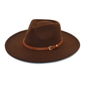 Dettaglio di un cappello fedora in lana con cinturino in pelle arancione e fibbia d'oro - M (56-58cm) / caffè