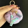 Porte-clés à pompon violet avec lettre Y en résine remplie de paillettes en forme de cœur - Lettre Y
