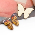 Schmetterlings-Anhänger in Goldoptik und orangefarbenem Emaille-Stil für DIY-Schmuck - Dunkelgelber Bedruckter Schmetterling (21x15 mm)