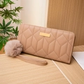 Beige gesteppte lange Geldbörse aus PU-Leder mit Stickerei und Plüschkugel-Armband - Khaki