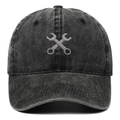 Vue détaillée de la broderie clé sur une casquette en coton gris anthracite délavé - Noir
