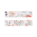 Primer plano de pinzas para el cabello de tela con estampados florales naranjas y violetas - Estilo 4 (Estampado Floral y Frutas Crema)