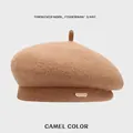 Damen Barett aus Kamelwolle mit dekorativer goldener Metallplatte für den Herbst - Einheitsgröße (54-58cm) / Camel