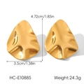 Detail view of 18k gold hammered irregular triangle earrings with size and weight specs - Irregular Hammered Triangle (HC-E10885)