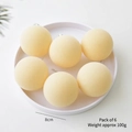 Set di sei palline di Natale floccate giallo pallido da 8 cm in un vassoio bianco - 8cm/Set da 6 / Beige