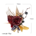 Boutonnière vintage con rosa rossa artificiale, bacche nere e nastro dorato - 10x14cm / Borgogna