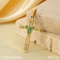 Pendente croce in acciaio dorato con nodo celtico verde e piccoli cristalli - Stile Croce Cuore Verde Nodo Celtico (KP116495-ZLA)