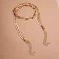 Detail der langen Gold-Metall-Netzkette mit funkelnden Strasssteinen und Fransen - Gold