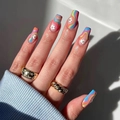 Regenbogenwellen-Nägel zum Aufkleben mit weißen Blumen und glänzendem Finish-Design - Regenbogenwellen-Blumen-Stil (JP2024)