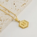 Collar dorado con colgante hexagonal letra N y detalle de borde con cuentas - Letra N (Con Cadena de Cruz)
