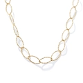 Gouden Mobius-ketting met grote getextureerde schakels op een witte achtergrond - Hol Ovaal / Goud