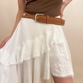 Ceinture vintage en cuir marron clouté avec une jupe blanche à dentelle et volants - 45# Ceinture à rivets vintage marron clair