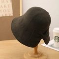 Textura detallada del sombrero de lana gris oscuro con un lazo decorativo en el lateral - M(56-58cm) / Gris
