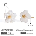 Boucles d'oreilles fleurs en nacre blanche avec centre doré et tiges en acier inoxydable - Clous d'Oreilles Fleur en Nacre Blanche-JDEW2407006