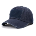 Détail de la casquette de baseball bleu marine vieilli avec broderie USA et patch drapeau - Réglable / Bleu marine