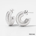 Boucles d'oreilles créoles torsadées en argent avec texture spirale et fini acier poli - Grand Style Argenté (PDE1945)