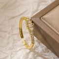 Bague plaquée or 18 carats avec trois oxydes de zirconium de taille baguette élégants - Style Zircon Rectangulaire Simple Rangée (13752)