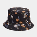 Detailansicht eines Baumwoll-Anglerhuts mit Blumenmuster und gesteppter Krempe - Schwarz-orangefarbenes Blumenmuster(2#色)