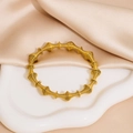 Elegante brazalete de resorte de acero inoxidable dorado con textura de onda espiral - Dorado
