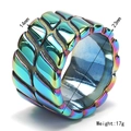 Regenbogenfarbener Edelstahlring mit Reifenstruktur und 14mm breitem Industrie-Design - US 7 / Regenbogen