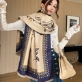 Sciarpa invernale in finto cashmere con motivi floreali vintage e nappe beige e blu - Viola