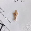Detailaufnahme von Vintage-Kronenanhänger mit lila Edelstein und Zirkon-Wassertropfen - Lila Hauptstein hohler Tropfenanhänger / Lila-1#