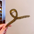 Grande pince à cheveux ambre translucide avec design torsadé moderne pour femme - Grand Croisé (13cm) / Vert