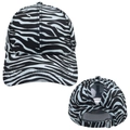 Detalle de gorra de béisbol con estampado de vaca y apertura elástica para coleta trasera - Ajustable / Gorra de Béisbol de Cebra con Rayas Verdes