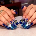 Dunkelblaue Sternenhimmel-Gelnägel zum Aufkleben mit Strass und Herzanhängern - Blauer Farbverlauf-Stil(SGCY-406) / Kleber-Typ