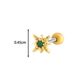 Detailopname van een gouden ster-kraakbeenpiercing met groene edelsteen en afmetingen - 1# Ster Goud