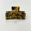 Detalle de pinza para el pelo de 10cm con diseño carey y muelle metálico dorado - Tortoise / 10cm (Mediano)