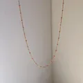 Collier bohème en acier inoxydable doré avec des perles en émail fuchsia vif - Rose Email (D1146)