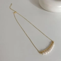 Detailed view of a double-layered baroque pearl necklace with a twisted gold-plated bar - Freshwater Pearl