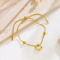 Pulsera dorada ajustable con colgante de corazón de nácar y cuentas elegantes - Pulsera de Oro