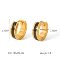 Dettaglio di orecchini a cerchio in acciaio placcati oro 18K con smalto e dimensioni - Nero (HC-E10429-BK)