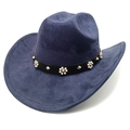 Détail chapeau de cowboy en daim bleu foncé avec ruban perlé et clous métalliques - Bleu marine