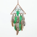 Acchiappasogni triangolare con trama marrone e piume verdi per decorazioni boho - Forma Verde (Triangolo)