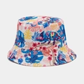 Gros plan sur l'imprimé jungle tropicale du chapeau bob avec caméléon coloré et feuilles de palmier - M (56-58cm) / Blanc