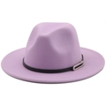 Détail d'un chapeau en feutre lavande avec ruban en cuir noir et boucle en métal argenté - M (56-58cm) / Violet Taro