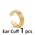 Dettaglio di un ear cuff a tre strati a forma di C placcato in oro 18K su bianco - Ear Cuff a Triplo Strato (20629_6) / Oro